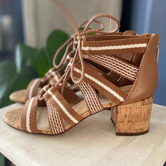 🛑NWOB Nine West tan cork block heel with lace up - Picture 2 of 9